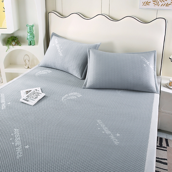 91家纺网 家纺一手货源 找家纺 尚品凤凰 2025新款小清新凉感超柔冰豆席凉席平铺款床笠款 飘羽-灰