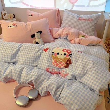 91家纺网 家纺一手货源 找家纺 （总）2025新款专版高克重超萌卡通格子双拼毛巾绣软糯糯水洗棉四件套（场景二）,狮子饼干,冰淇淋kt,蝴蝶结羊驼,腊肠狗狗,森林派对,糖果卡皮巴拉,星星兔