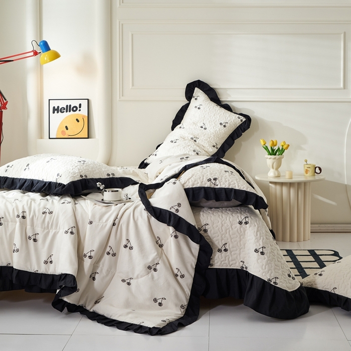 91家纺网 家纺一手货源 找家纺 蝶帕家纺 2025新款法式赫本风韩版花边床盖款夏被四件套 美味樱桃