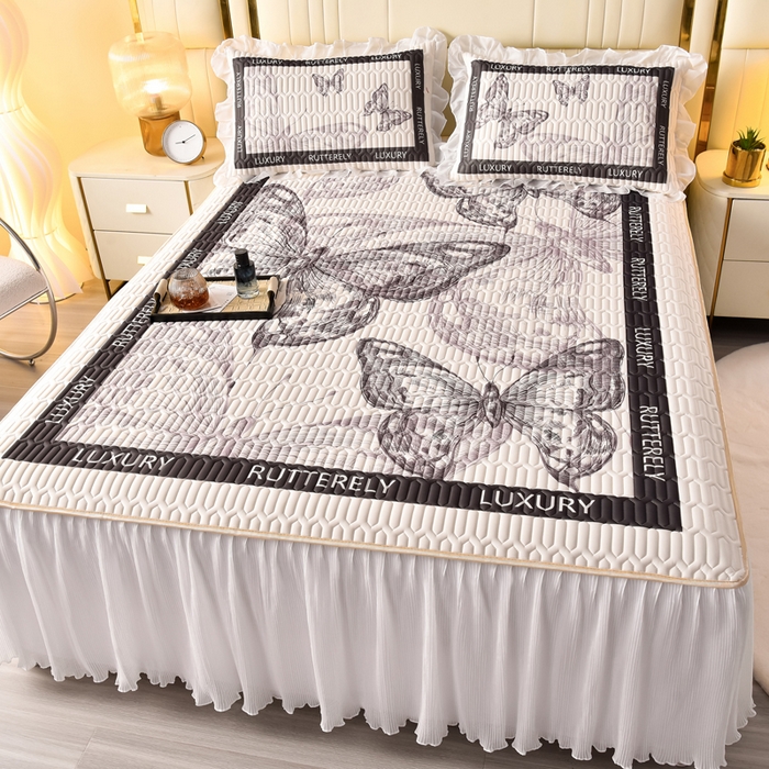 91家纺网 家纺一手货源 找家纺 炫拼家纺 2025新款凉感丝印花床裙款乳胶凉席三件套 梦幻蝶