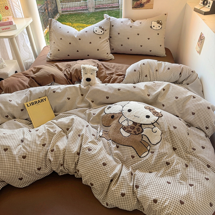 91家纺网 家纺一手货源 找家纺 耀达家居 2025新款A类水洗棉毛巾绣四件套 美拉德凯蒂