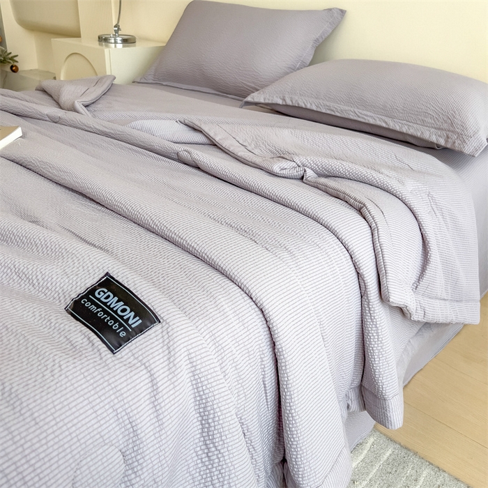 91家纺网 家纺一手货源 找家纺 宝士康家纺 2025新款10A抗菌泡泡棉大豆夏被 被子被芯 浅灰