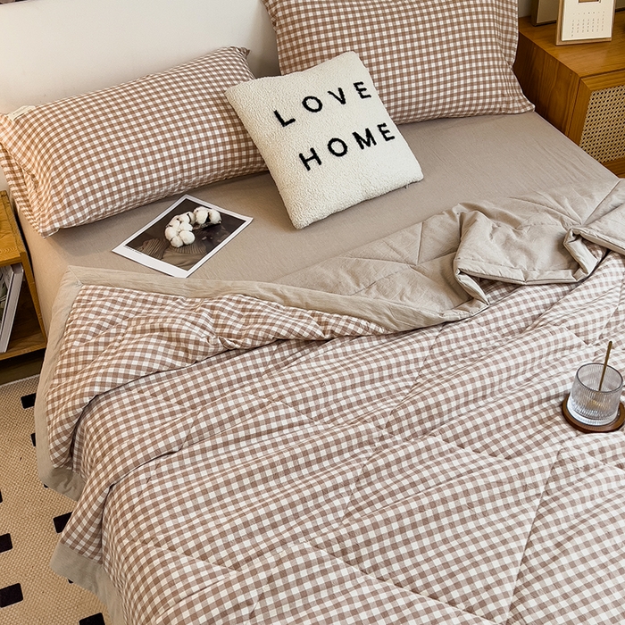 91家纺网 家纺一手货源 找家纺 宝士康家纺 2025新款10A抗菌无印风夏被 被子被芯 咖小格