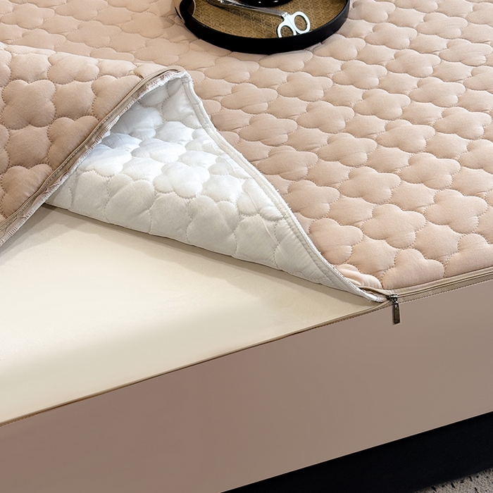 91家纺网 家纺一手货源 找家纺 叠派家纺 2025新款5A抗菌A类夹棉床笠经典款防水款系列 米色-梅花经典款