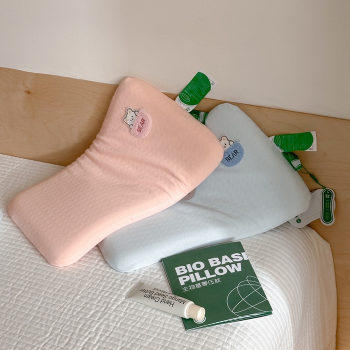 91家纺网 家纺一手货源 找家纺 伟邦枕芯 2025新款淘气熊生物机儿童枕头枕芯 蓝色低枕27*42cm一只