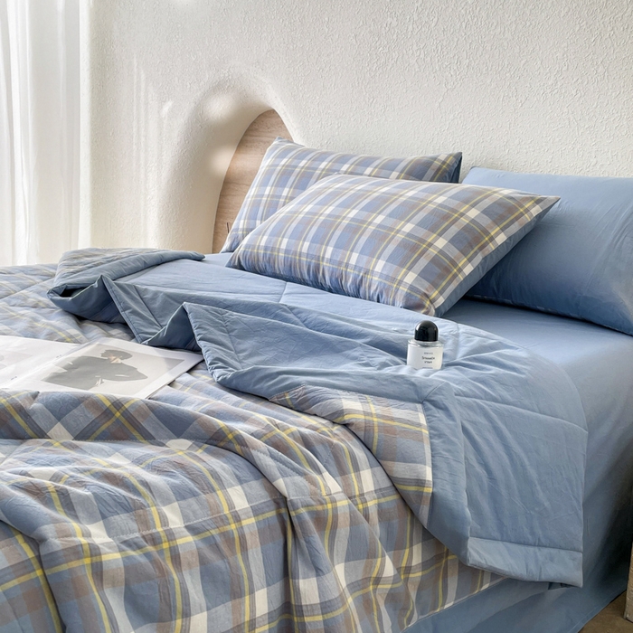 91家纺网 家纺一手货源 找家纺 宝士康家纺 2025新款10A抗菌无印风夏被四件套 天蓝中格