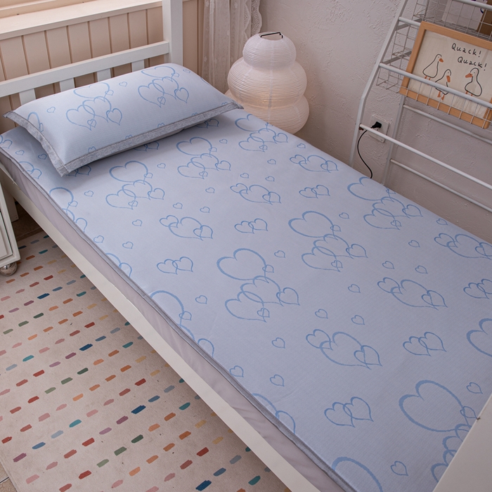 91家纺网 家纺一手货源 找家纺 凌云家纺  2025新款提花凉感冰丝席床笠款三明治凉席三件套 心海-蓝