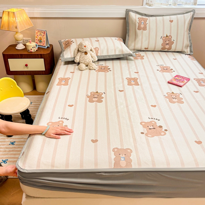 91家纺网 家纺一手货源 找家纺 慕尚家纺 2025新款数码印花床席床笠款冰藤席 床笠款-小熊物语