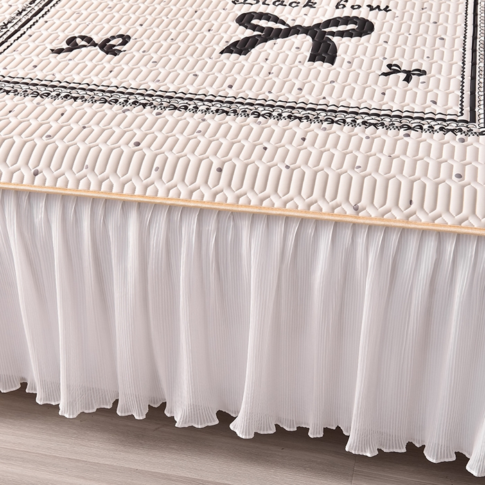 91家纺网 家纺一手货源 找家纺 炫拼家纺 2025新款凉感丝印花床裙款乳胶凉席三件套 可可少女