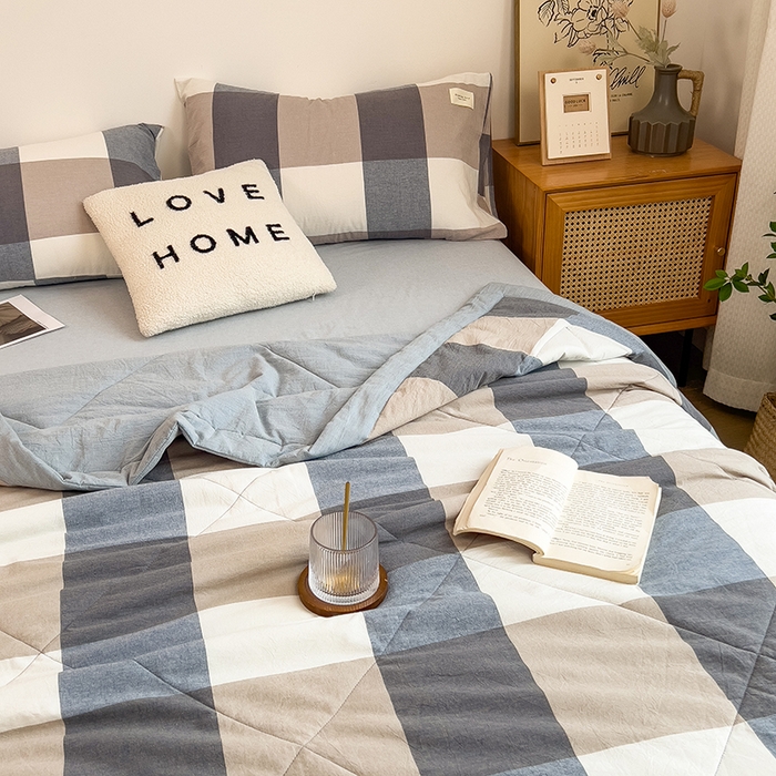 91家纺网 家纺一手货源 找家纺 宝士康家纺 2025新款10A抗菌无印风夏被四件套 深蓝大格