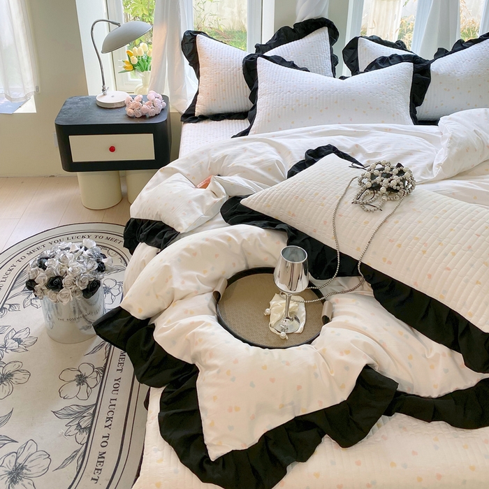 91家纺网 家纺一手货源 找家纺 慕希 2025新款水洗棉花边夹棉床盖款四件套 赫本-爱心白