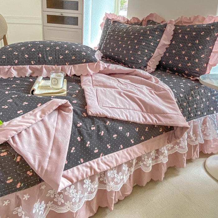 91家纺网 家纺一手货源 找家纺 2025新款直播热款A类针织棉双层纱床盖款夏被四件套 樱桃