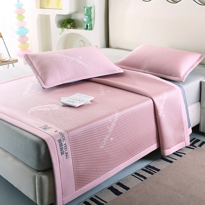 91家纺网 家纺一手货源 找家纺 尚品凤凰 2025新款小清新凉感超柔冰豆席凉席平铺款床笠款 飘羽-粉