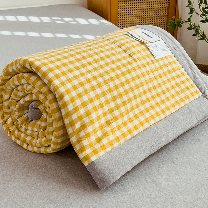 91家纺网 家纺一手货源 找家纺 宝士康家纺 2025新款10A抗菌无印风夏被 被子被芯 小黄格