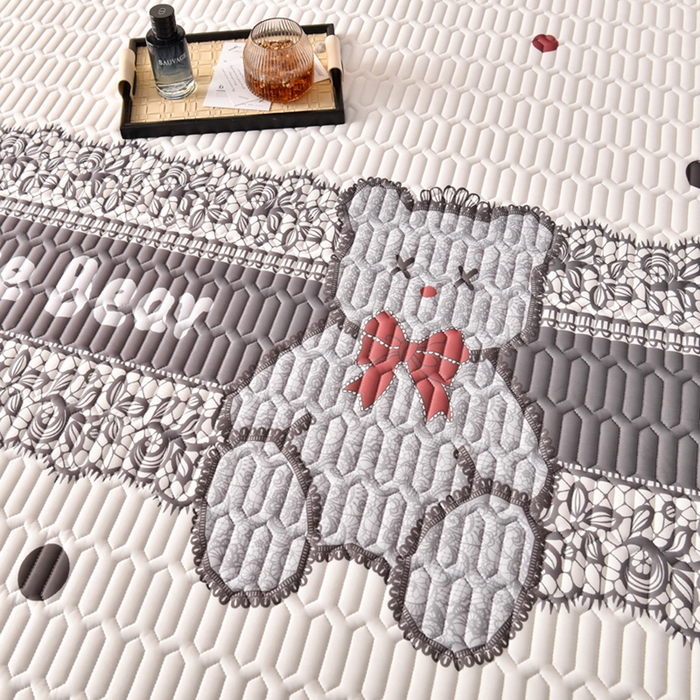 91家纺网 家纺一手货源 找家纺 炫拼家纺 2025新款凉感丝印花床裙款乳胶凉席三件套 黛莎