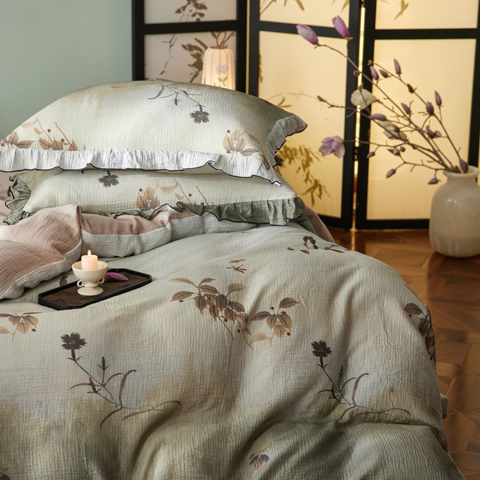 91家纺网 家纺一手货源 找家纺 安莱生活 2025新款全棉精梳棉双层纱绉纱数码印花四件套 烟雨江南-绿