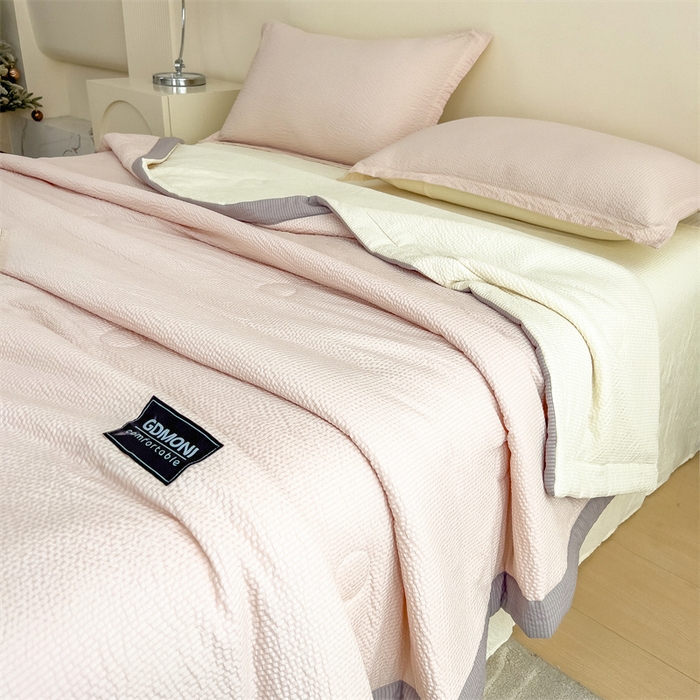 91家纺网 家纺一手货源 找家纺 宝士康家纺 2025新款10A抗菌泡泡棉大豆夏被 被子被芯 卡其+米黄