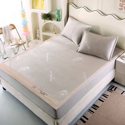 91家纺网 家纺一手货源 找家纺 尚品凤凰 2025新款小清新凉感超柔冰豆席凉席平铺款床笠款 飘羽-卡其