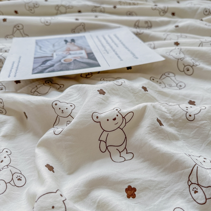 91家纺网 家纺一手货源 找家纺 富艺隆 2025新款A类水洗棉双层纱夏被水洗棉麻空调被直播爆款大豆夏被 小熊院长