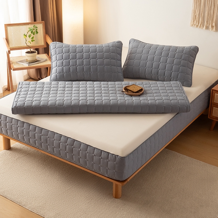 91家纺网 家纺一手货源 找家纺 叠派家纺 2025新款5A抗菌A类夹棉床笠经典款防水款系列 五面夹棉-经典格月光灰