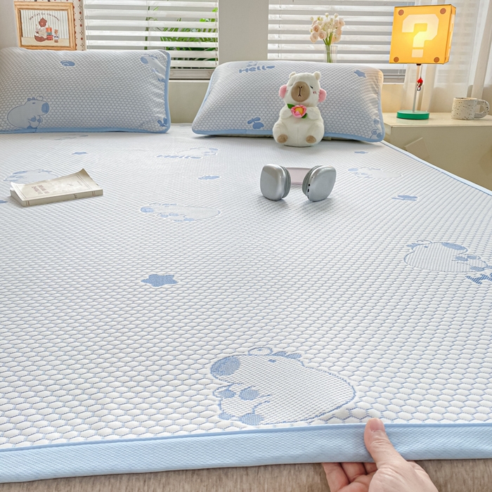 91家纺网 家纺一手货源 找家纺 春寻家纺 2025新款冰豆豆冰丝凉席-卡皮巴拉系列 床单款-卡皮巴拉-蓝