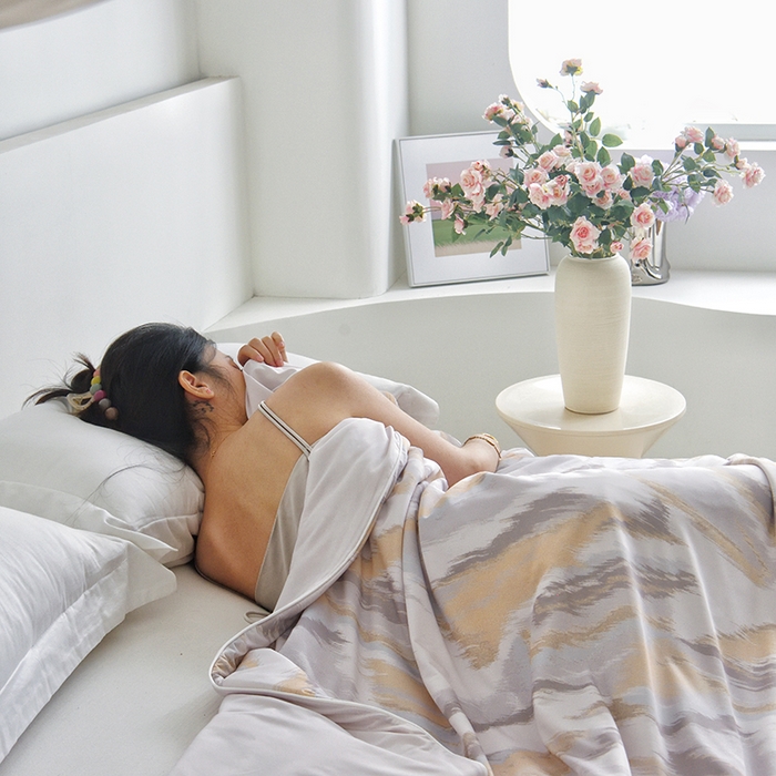 91家纺网 家纺一手货源 找家纺 梦恬佳 2025新款印花凉感丝夏凉被 佩兹利