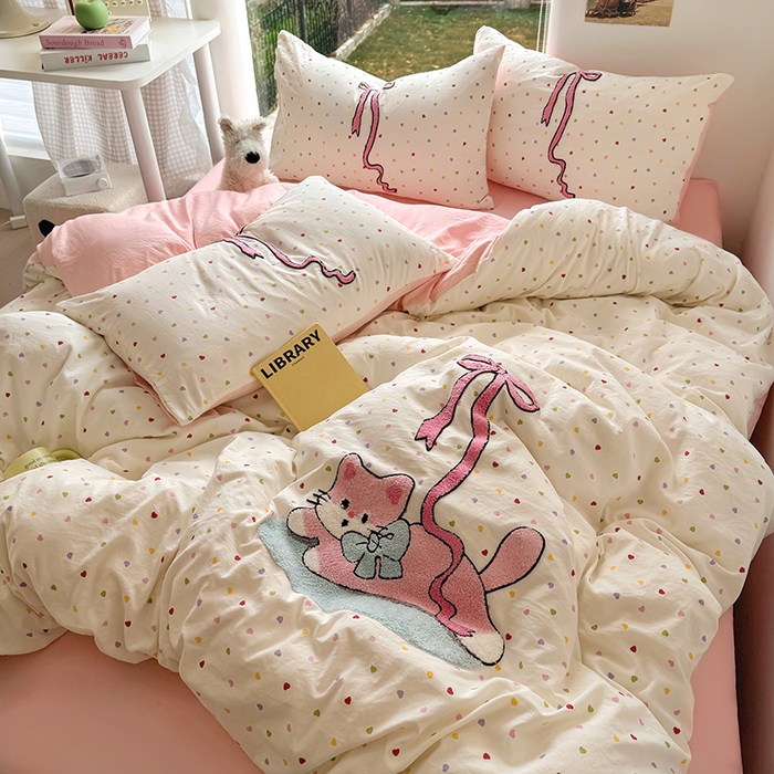 91家纺网 家纺一手货源 找家纺 耀达家居 2025新款A类水洗棉毛巾绣四件套 甜心猫咪