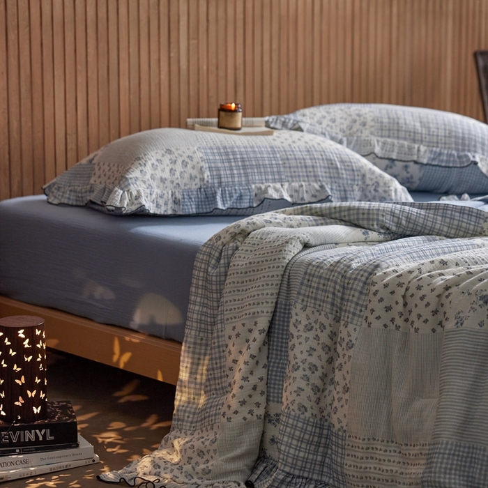 91家纺网 家纺一手货源 找家纺 安莱生活 2025新款全棉精梳棉双层纱绉纱数码印花四件套 百家布-蓝