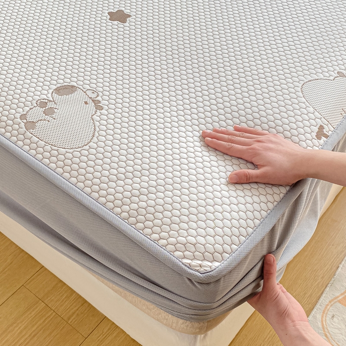 91家纺网 家纺一手货源 找家纺 春寻家纺 2025新款冰豆豆冰丝凉席-卡皮巴拉系列 床笠款-卡皮巴拉-咖