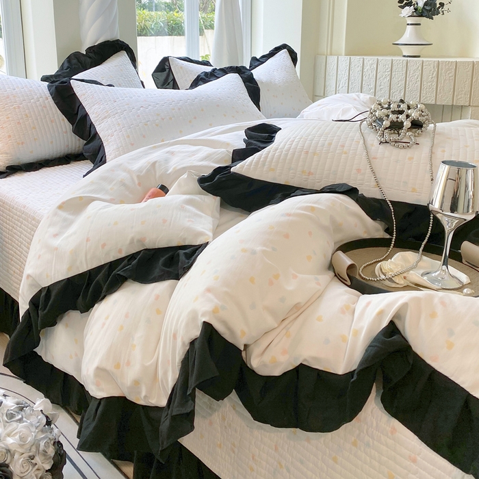 91家纺网 家纺一手货源 找家纺 慕希 2025新款水洗棉花边夹棉床盖款四件套 赫本-爱心白