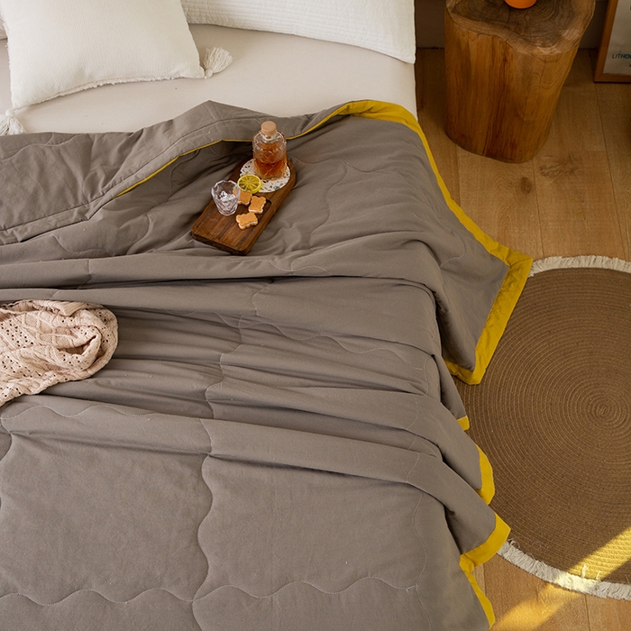 91家纺网 家纺一手货源 找家纺 天瑜 2024全棉夏被棉花芯纯色水洗棉夏凉被可水洗空调被 绅士灰-黄