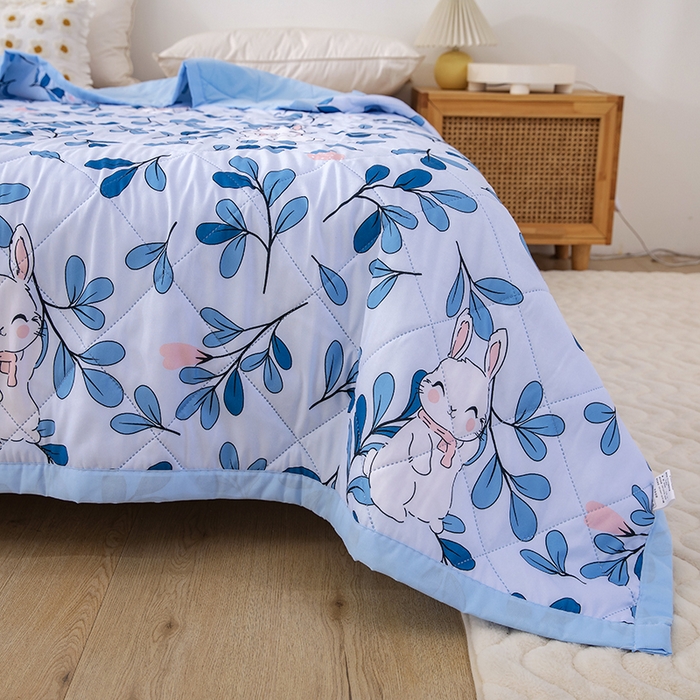 91家纺网 家纺一手货源 找家纺 富艺隆 2025新款超声波亲肤绒夏被夏凉被直播爆款超声波夏被空调被 菲菲兔