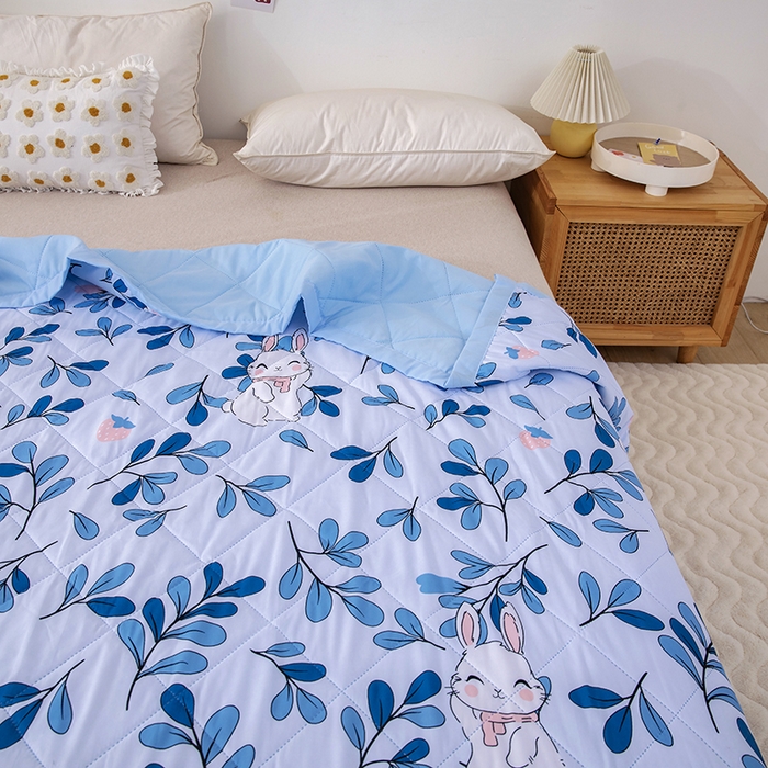 91家纺网 家纺一手货源 找家纺 富艺隆 2025新款超声波亲肤绒夏被夏凉被直播爆款超声波夏被空调被 菲菲兔