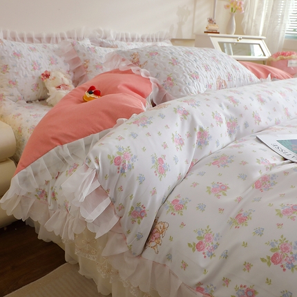 91家纺网 家纺一手货源 找家纺 雪夫人2025新款A类夹棉床盖床裙四件套 花梦归离