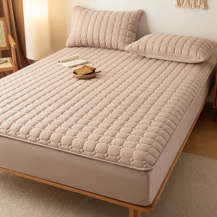 91家纺网 家纺一手货源 找家纺 叠派家纺 2025新款5A抗菌A类夹棉床笠经典款防水款系列 包边款-经典格奶昔驼