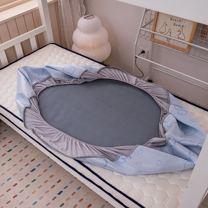 91家纺网 家纺一手货源 找家纺 凌云家纺  2025新款提花凉感冰丝席床笠款三明治凉席三件套 心海-蓝