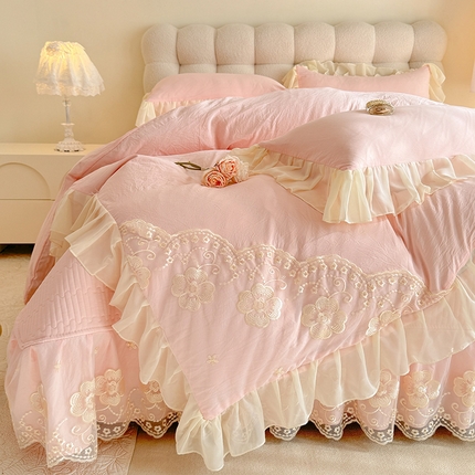 91家纺网 家纺一手货源 找家纺 （总）迪梦姿家纺 2025新款简约纯色高密水洗棉花边床盖四件套-爱丽莎