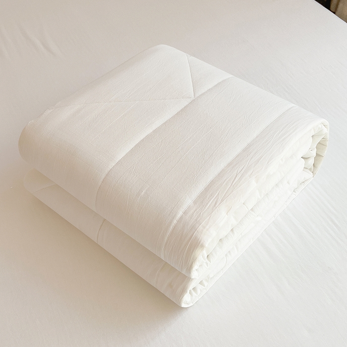 91家纺网 家纺一手货源 找家纺 宝士康家纺 2025新款10A抗菌无印风夏被 被子被芯 白色