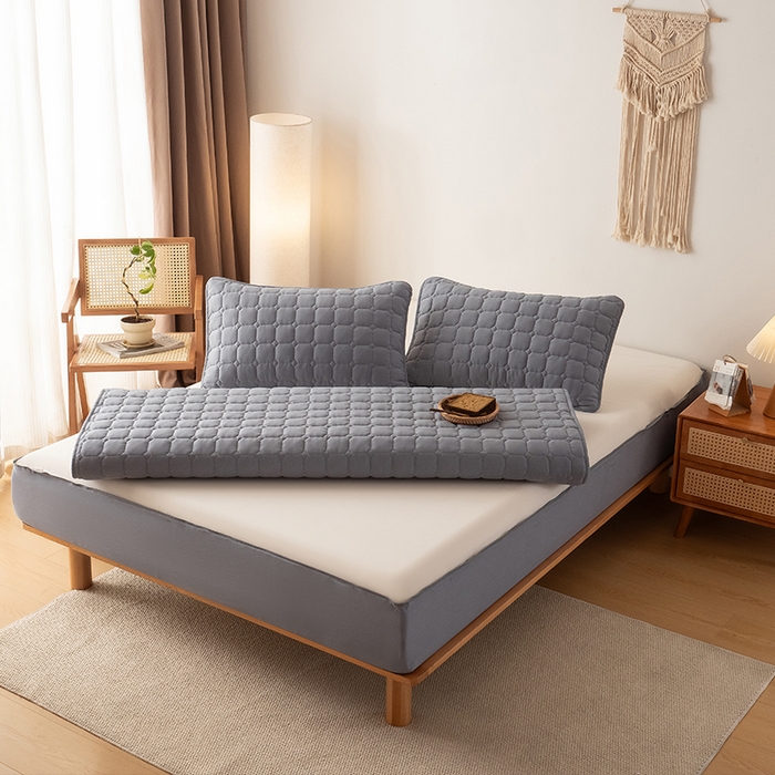 91家纺网 家纺一手货源 找家纺 叠派家纺 2025新款5A抗菌A类夹棉床笠经典款防水款系列 包边款-经典格月光灰