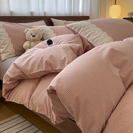 91家纺网 家纺一手货源 找家纺 （总）花漾家居 2025新款全棉色织水洗棉复古花边无印格条被套三件套四件套