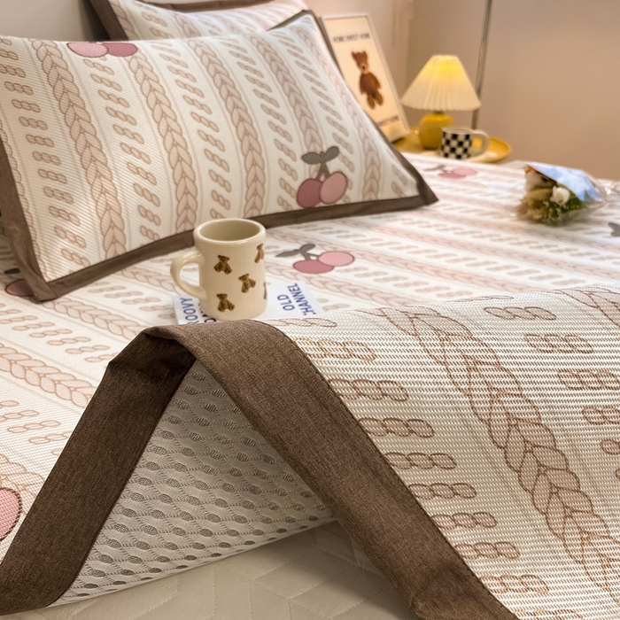 91家纺网 家纺一手货源 找家纺 2025新款懒猫600D数码印花冰藤凉席 硕果