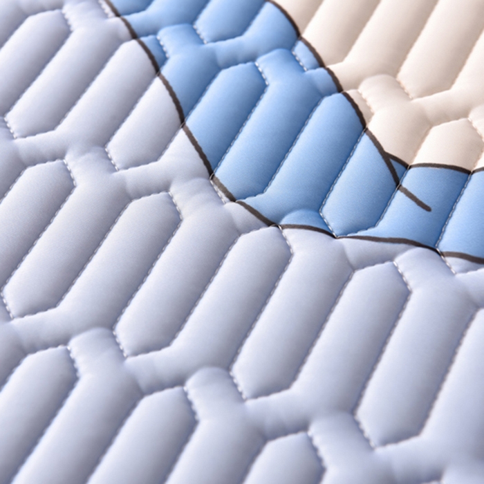 91家纺网 家纺一手货源 找家纺 炫拼家纺 2025新款凉感丝印花床裙款乳胶凉席三件套 艾莉公主