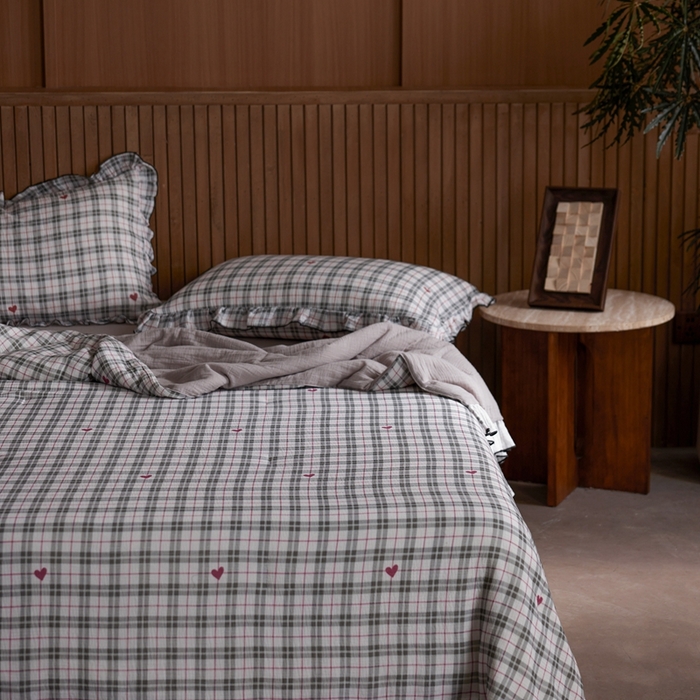 91家纺网 家纺一手货源 找家纺 安莱生活 2025新款全棉精梳棉双层纱绉纱数码印花夏凉被 海派甜心-灰  夏被