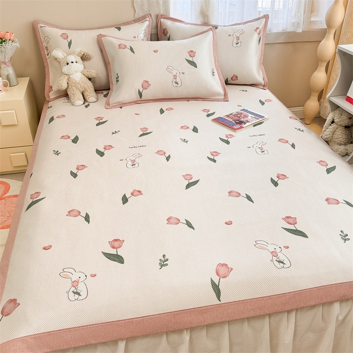 91家纺网 家纺一手货源 找家纺 2025新款懒猫600D数码印花冰藤凉席 花田小兔