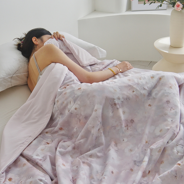 91家纺网 家纺一手货源 找家纺 梦恬佳 2025新款印花凉感丝夏凉被 贝琳娜粉