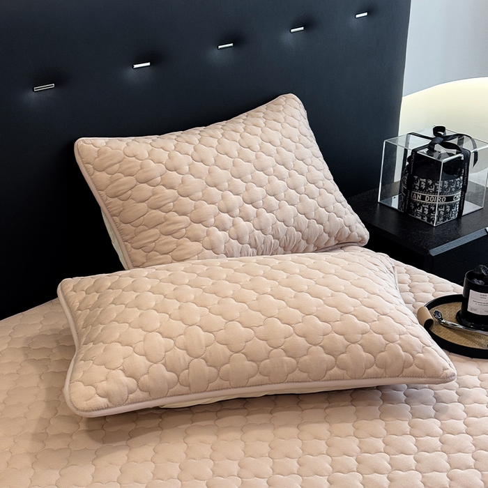 91家纺网 家纺一手货源 找家纺 叠派家纺 2025新款5A抗菌A类夹棉床笠经典款防水款系列 米色-梅花经典款