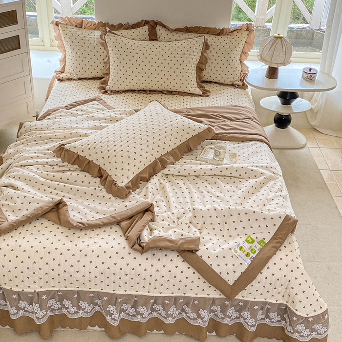 91家纺网 家纺一手货源 找家纺 2025新款直播热款A类针织棉双层纱床盖款夏被四件套 小心心咖