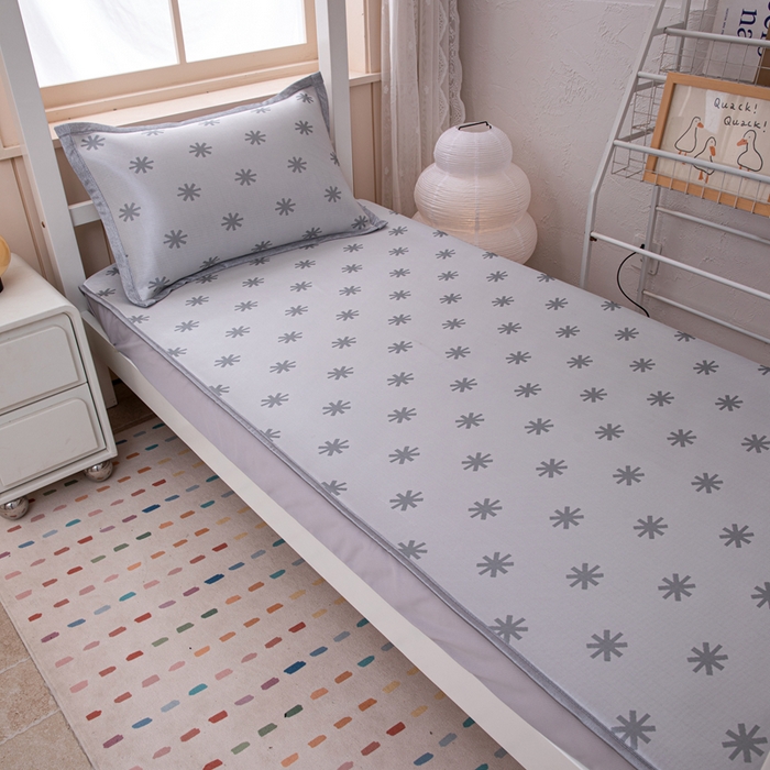 91家纺网 家纺一手货源 找家纺 凌云家纺  2025新款提花凉感冰丝席床笠款三明治凉席三件套 雪漾-灰