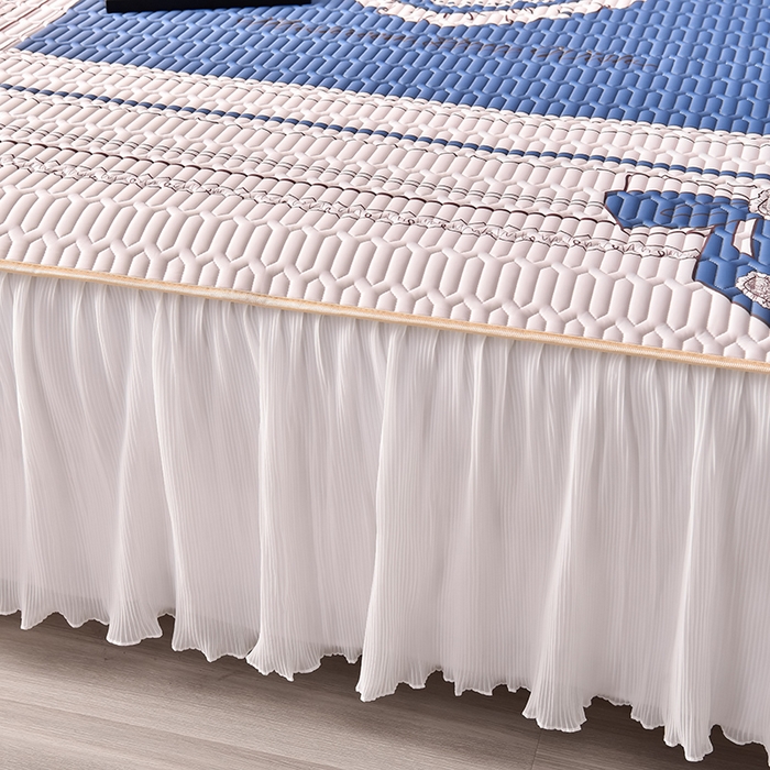 91家纺网 家纺一手货源 找家纺 炫拼家纺 2025新款凉感丝印花床裙款乳胶凉席三件套 倾城之恋