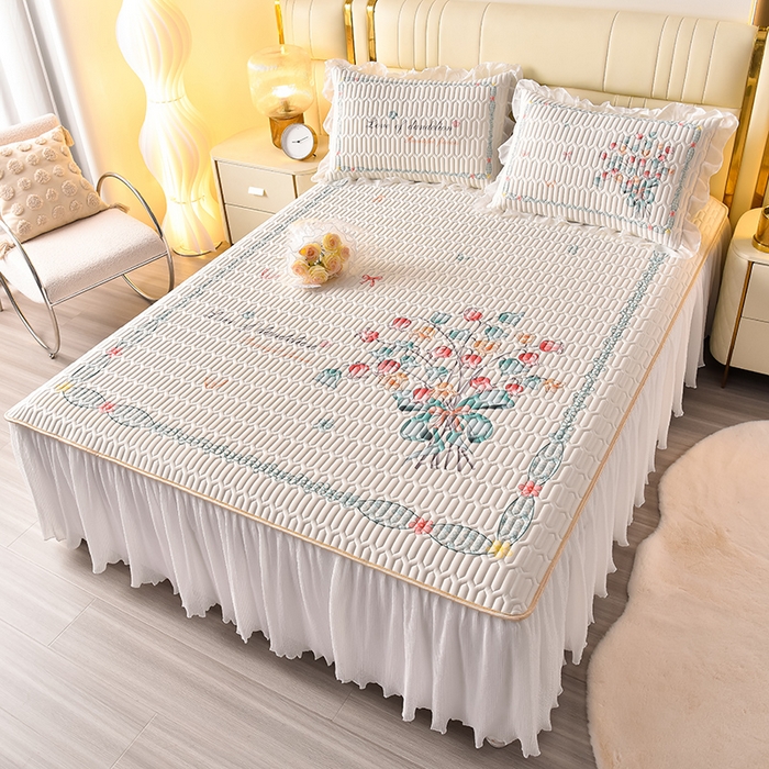 91家纺网 家纺一手货源 找家纺 炫拼家纺 2025新款凉感丝印花床裙款乳胶凉席三件套 蓝铃花